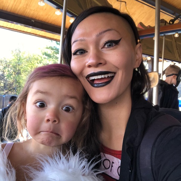 Meet your Posher, Noelani - Picture 3 of 3